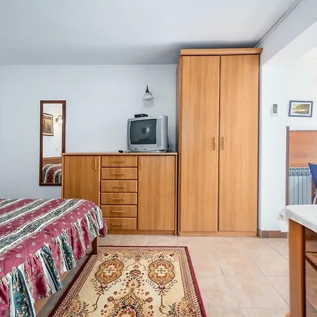 Helena House With 3*